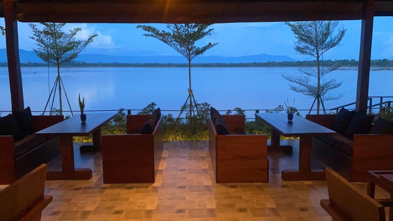 Hotel The Riviera Champasak Esterno foto