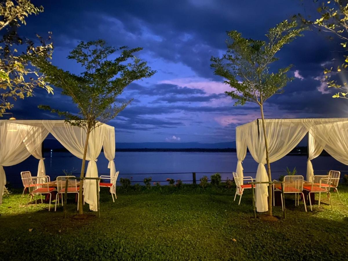 Hotel The Riviera Champasak Esterno foto