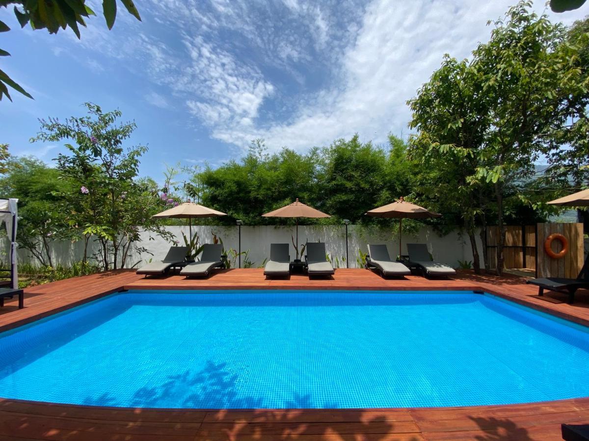 Hotel The Riviera Champasak Esterno foto