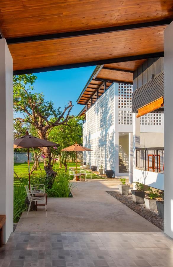 Hotel The Riviera Champasak Esterno foto