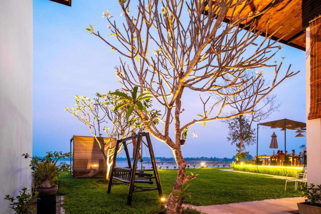 Hotel The Riviera Champasak Esterno foto